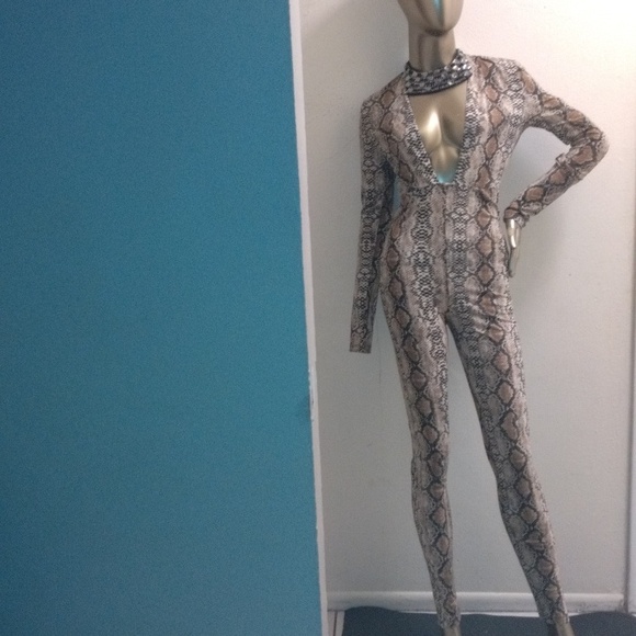 Daisy snakeskin body with open v-neck lining open breast size medium - Picture 1 of 12